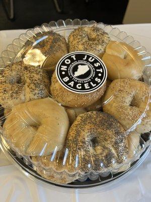 Mini bagel catering tray (plain, everything, sesame)