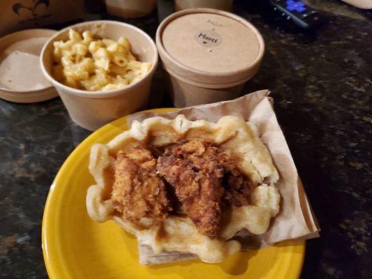 Chicken&Waffles and mac&cheese