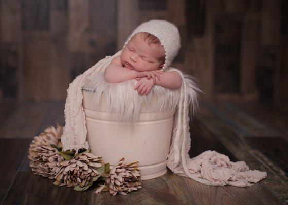 A newborn baby photo session with Sarah Bracci Photographics. Posed newborn babies are best within the first 5 weeks for studio posing.