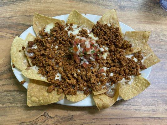 Nachos con chorizo