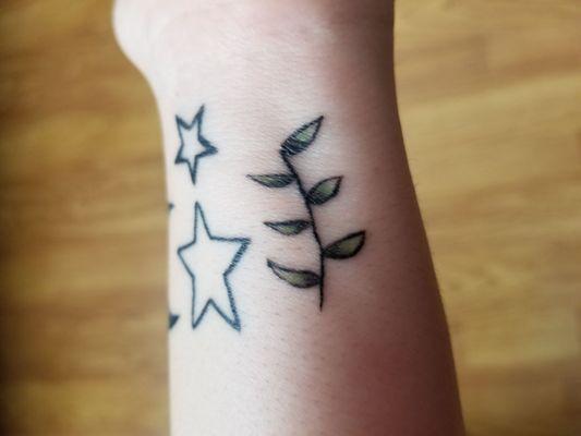 Leaves wrist tattoo.