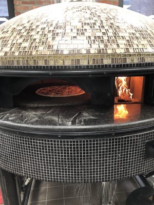 800° crazy this oven can cook your pizza in 90 seconds