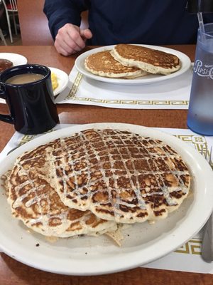 Cinnamon bun pancakes