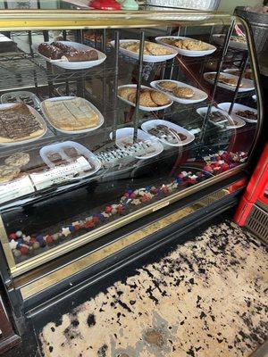 Dessert case