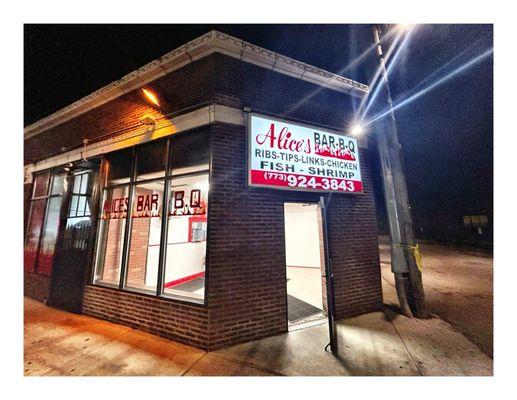 Alice's Bar-B-Q . 65 E 43rd St, Chicago, IL