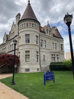 Queen's Daughter's Visitor Center