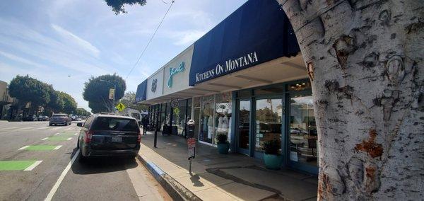 Commercial property that Belwood Properties manages in Los Angeles