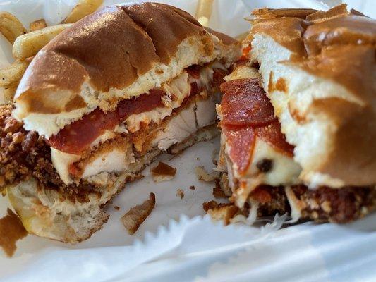 NYC sandwich- delicious fried chicken with tomato sauce mozzarella and pepperoni!! Very very good!!!