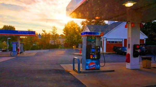 Circle K / Gulf Gas Station - sunset through my dirty car windows