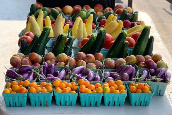 Farm fresh local fruits and veggies!