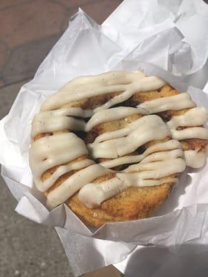 Ummm this is a super amazing cinnamon roll. AND is both Gluten free & vegan.