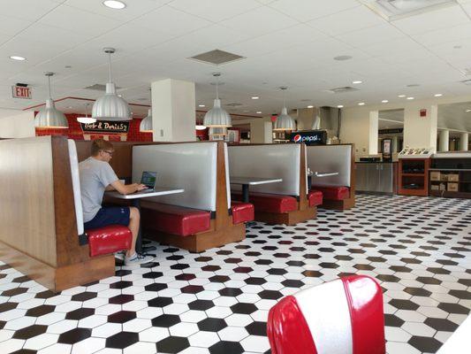 A fantastic 1950-esque diner! Great sandwiches, and breakfast served all day! Open from 7am-2am every night!