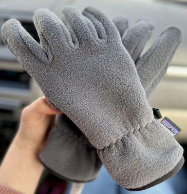 Synchilla Fleece Gloves in Forge Gray~ These durable gloves have kept us warm on rainy/cold days!