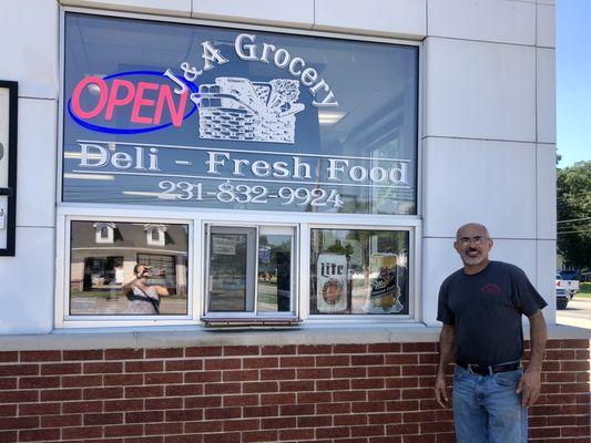 Great stop for a quick bite. Food made proudly by this talented man!