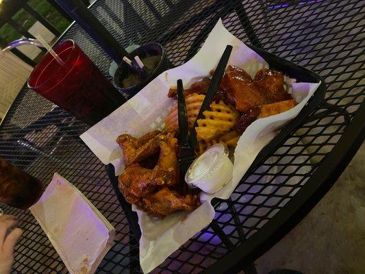 Texas Wings w/ Fries