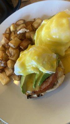 Eggs Benedict w/avocado add-on