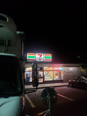 711 on sunny mead in Mo Valley CA inland empire ca