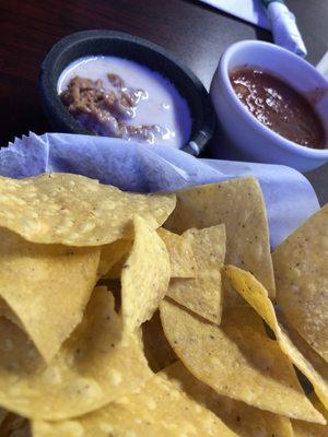 Fresh chips with salsa & beans w/queso