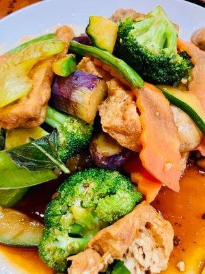 Tofu and vegetables in Thai Basil sauce