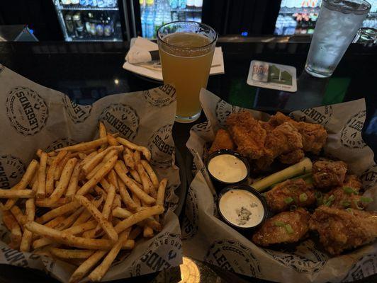 Hot dry rub & sweet Chilli wings w/cajun Fries