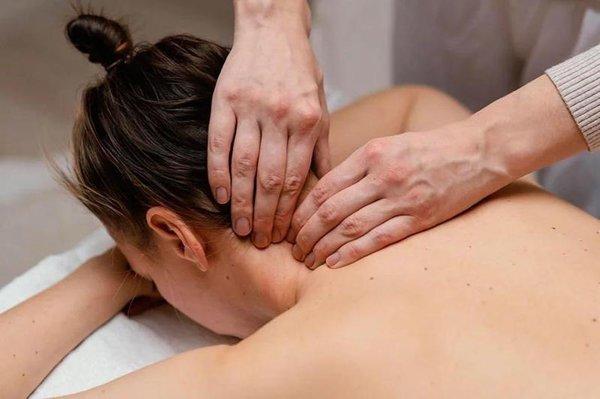 Full body massage includes pressure (Swiss massage, deep massage), body stretching, foot reflection areas,