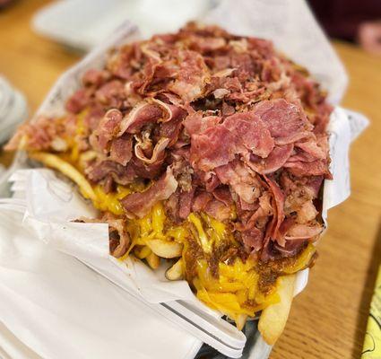 Chili Fries w/cheese & pastrami