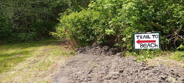 The Hideaway RV Park includes this feature.  A walkable, cleared natural dirt pathway , leading to the Hobuck Beach.