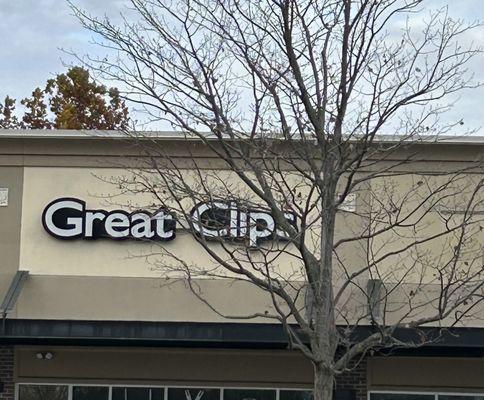 Front of store sign of Great Clips at Hanes Mill Rd.