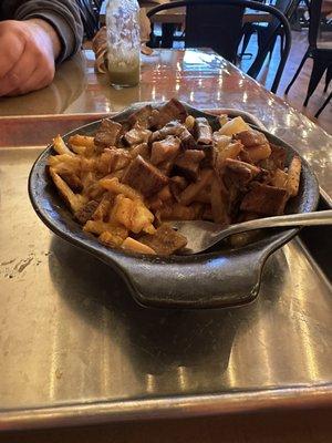 Brisket poutine