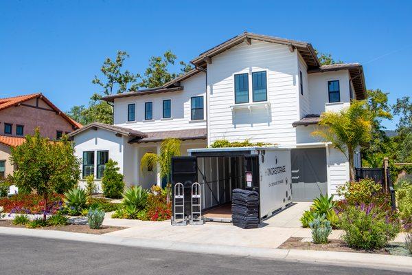 Perspective view of unit  placed on driveway