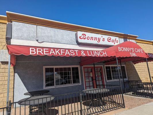 Exterior image of Bonny's Cafe with limited outdoor eating