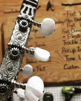 Gotoh Deluxe tuning machine