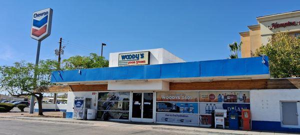 Woody's Food Store