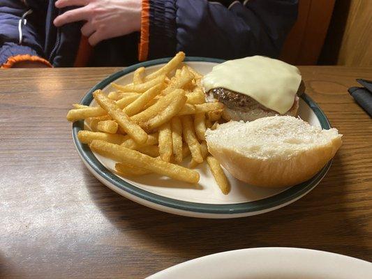 Cheeseburger and lots of fries