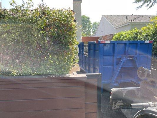 Trash bin rentals. Tarzana, CA