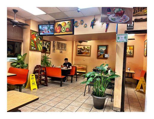 Inside Lindo Guadalajara . Mexican Cuisine. 24/7 (Corner Clark/Lawrence Ave) Chicago IL  Great Late Night Mexican Spot in Uptown! Cool!