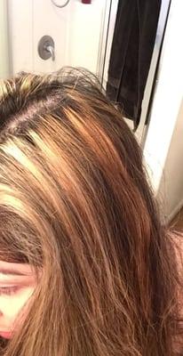 3 different colors all I wanted was caramel/ light brown colored highlights but got these nasty colors instead