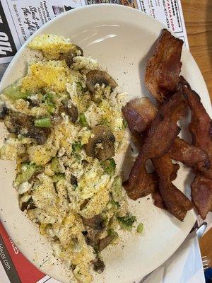 Scrambled eggs with mushrooms & broccoli with side of bacon - so simple but so delicious, you can realky taste all ingredients