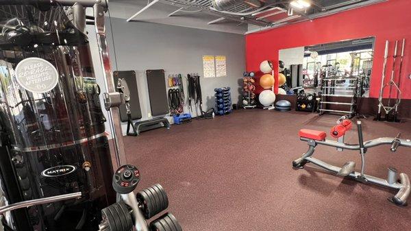 Large space for body weight exercises, stretching and much more!