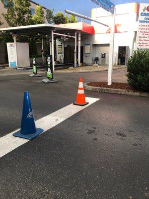 6:50pm, door up, prewash ready, but cones are out? Employee chillin, saw me pull up, and disappeared. Horrible work ethic.