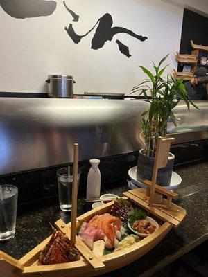 Creative your own sashimi boat with great drinks