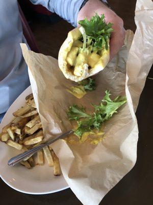 Chicken curry with fries