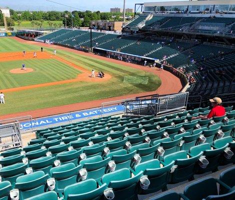 Frightening Cakes' Mascot Team quits NOLA for Kansas Red shirt in green sea  #NOLA_Haiku @CakesBaseball #TripleAbaseball #ZephyrStadium