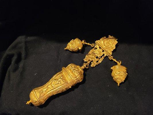 Antique Gold sewing kit, may be from 1600s. On historical archives.