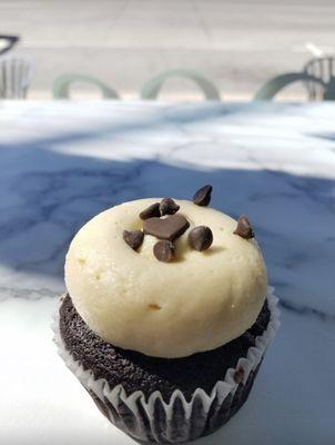 Cookie dough cupcake