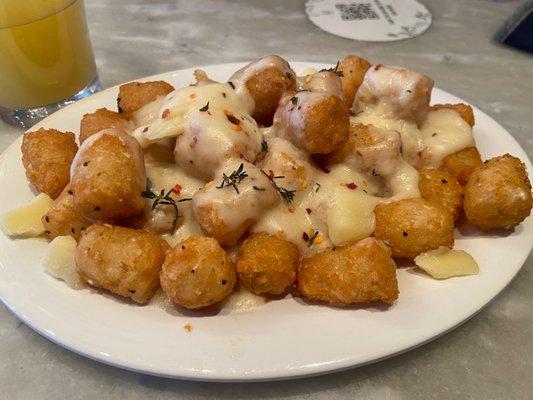 Poutine with tater tots