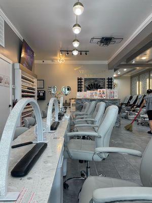 Clean salon