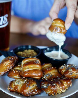 Brewhouse Pretzel Bites with Tejas Negra Beer Queso & Spicy Mustard