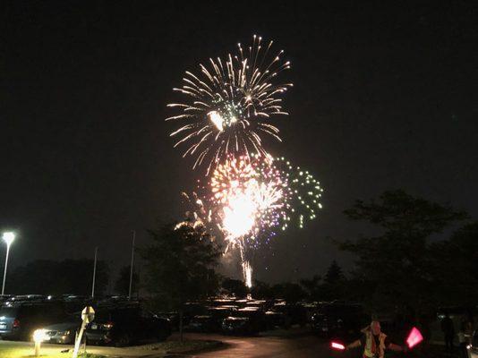 Happy birthday America!  Good ol' fashioned 4th of July fireworks courtesy of Mount Prospect (at Melas Park).