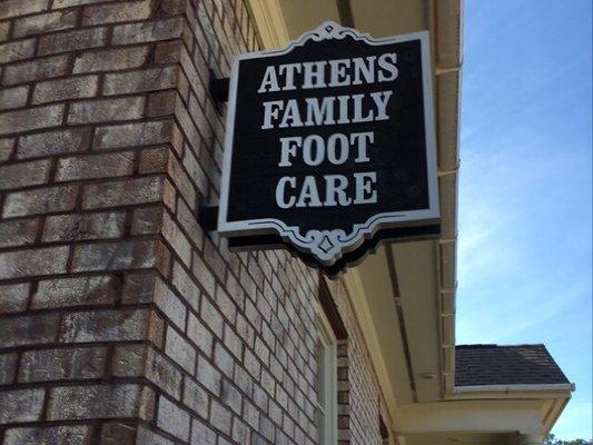 Do your feet Hurt? Call us today and Stop the pain!